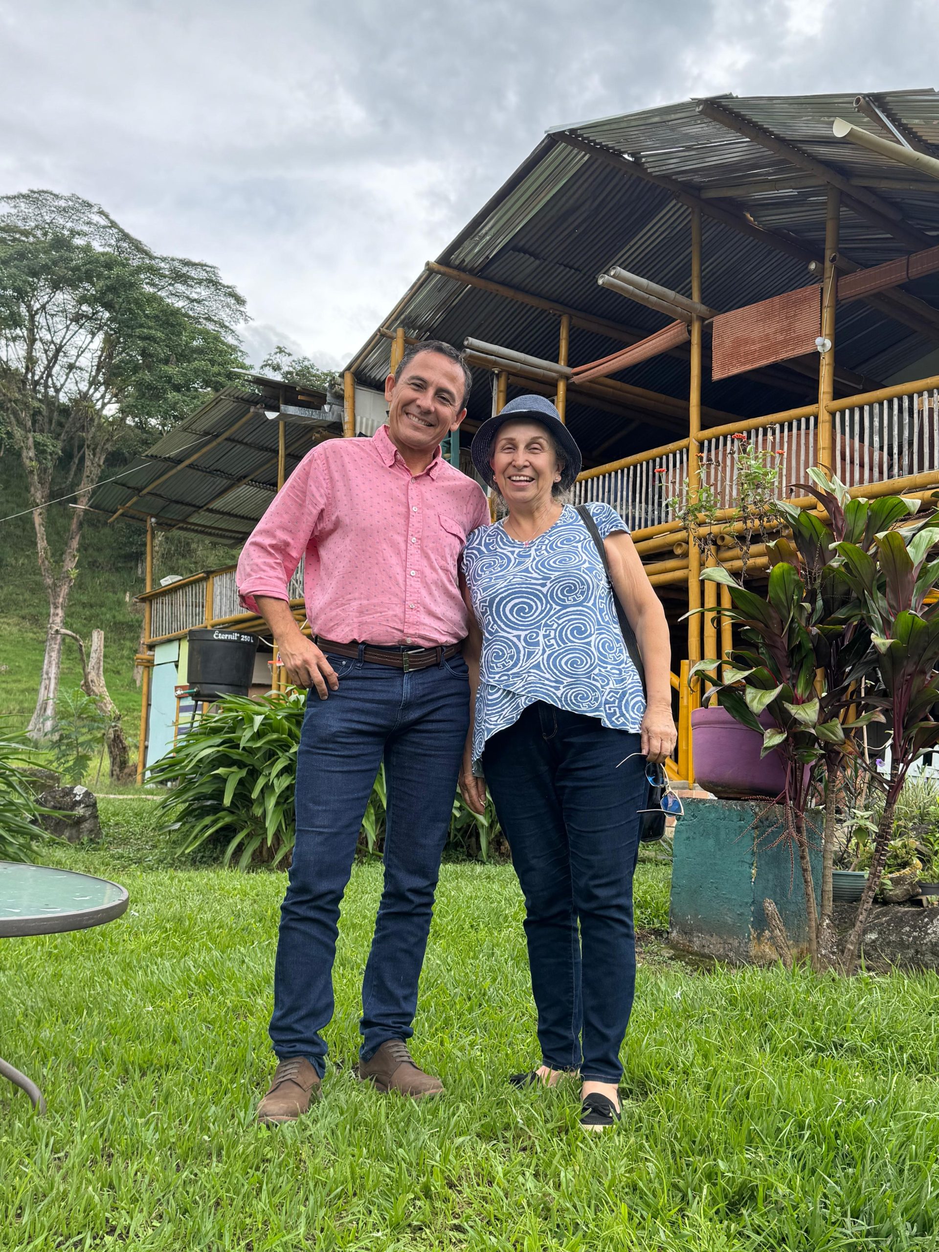La Universidad Tecnológica de Pereira, a través de su Facultad de Tecnología, ha consolidado durante más de una década una alianza con la Fundación Cristiana Kyrios, ubicada en la vía que conecta los sectores de Kennedy y La Florida. Esta relación, basada en el compromiso social, la transferencia de conocimiento y la sostenibilidad ambiental, ha permitido el desarrollo de múltiples proyectos de impacto que trascienden lo académico y se integran profundamente en el tejido social de la región.