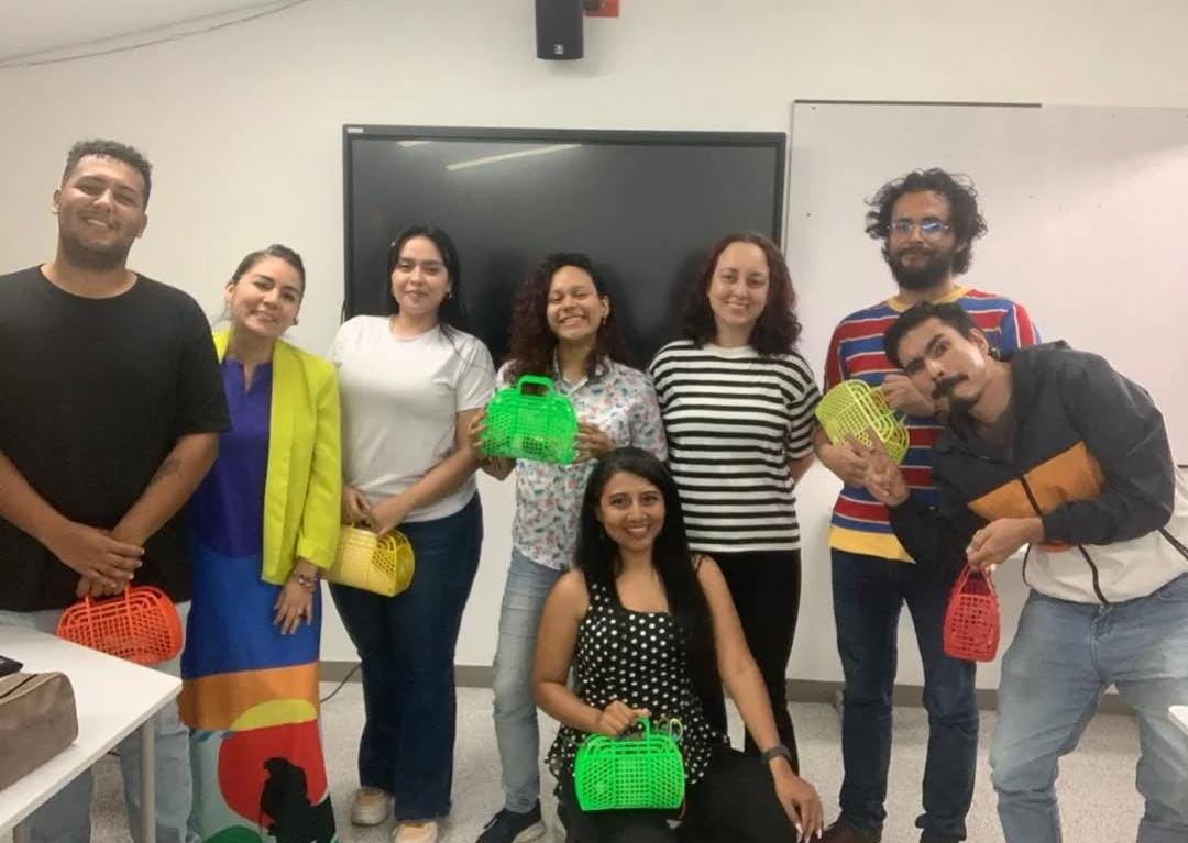 En un campus donde convergen las voces de la ciencia, el arte y la tecnología, la historia de Diego Alejandro Montoya Martínez emerge como un testimonio vibrante de cómo la literatura puede ser mucho más que un objeto de estudio: puede convertirse en una brújula vital, una forma de interpretar el mundo y una herramienta para transformarlo.
