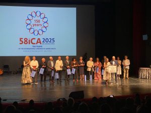El profesor de la Facultad de Educación de la UTP, Sebastián Martínez Botero, en alianza  con el Instituto Propietas de Brasil, asistió al 58º Congreso Internacional de Americanistas (ICA 58) celebrado del 30 de junio al 4 de julio de 2025 en la Universidad de Novi Sad, Serbia. Durante su estancia, desarrolló varias acciones académicas, como su presentación en avances de investigación, participó en la coordinación editorial de un expediente temático sobre historia diplomática y fronteriza entre Colombia y Brasil, así como colaboró en reuniones de planificación para proyectos conjuntos en el ámbito documental e histórico.