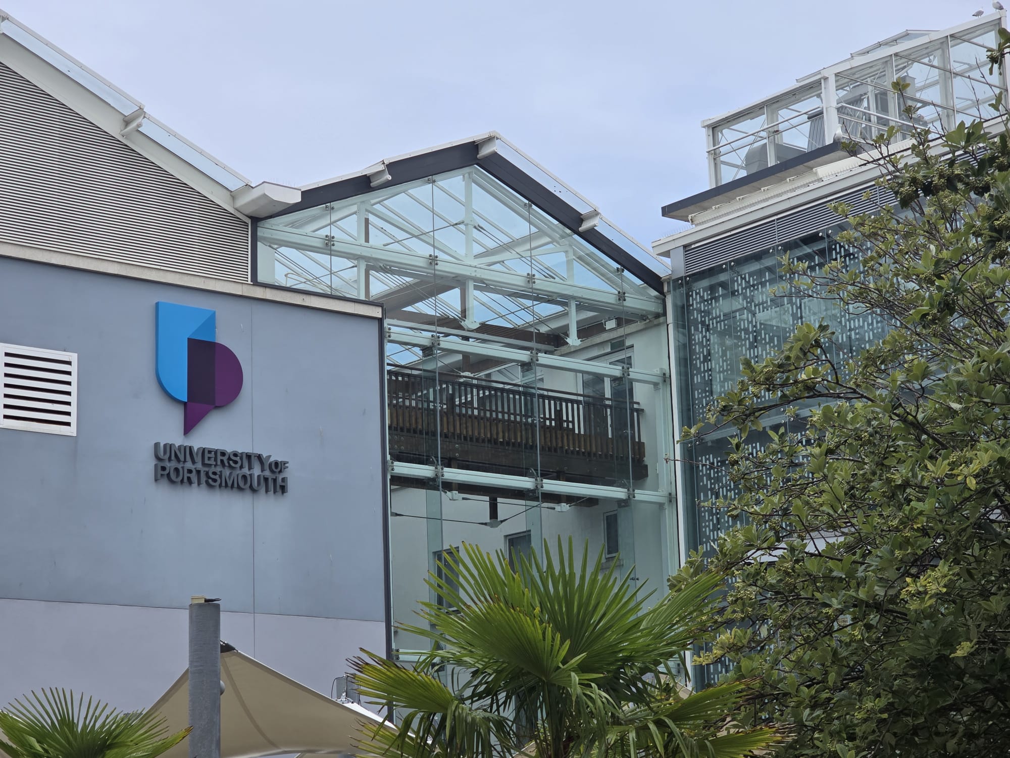 El profesor Libardo Vanegas Useche, adscrito a la Facultad de Mecánica Aplicada de la Universidad Tecnológica de Pereira, fue recibido como profesor visitante en la University of Portsmouth (Reino Unido), donde realizó una estancia de investigación del 1 al 28 de junio de 2025.