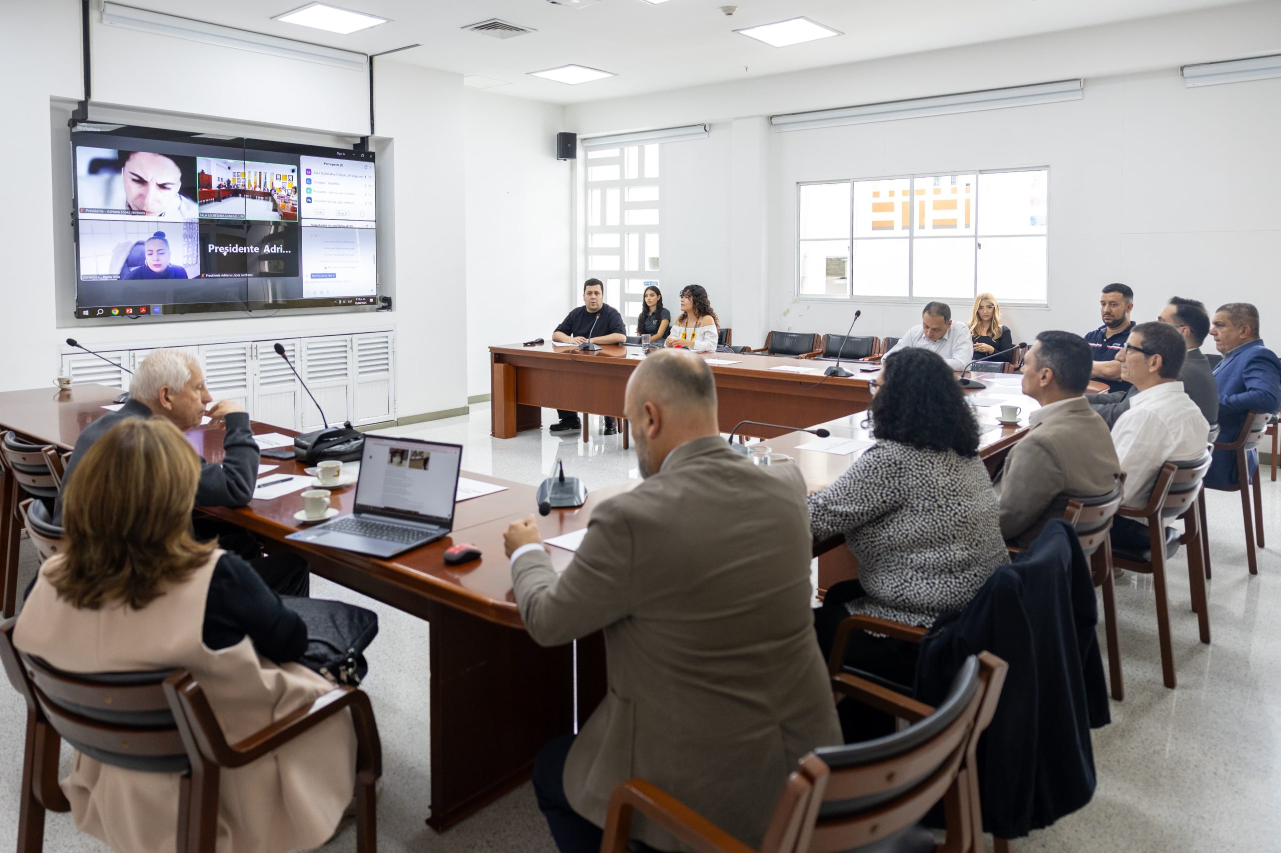 La Universidad Tecnológica de Pereira realizó el foro con los candidatos a las decanaturas de las facultades de Ciencias de la Salud, Ciencias de la Educación, Ciencias Básicas e Ingenierías, para el periodo 2025–2028. Este encuentro tuvo como escenario central la presentación de las propuestas de los aspirantes ante los miembros del Consejo Superior Universitario, órgano encargado de acompañar y orientar los procesos estratégicos de la institución.