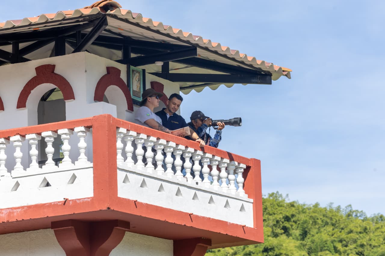 Con una participación que superó todas las expectativas, la sexta edición del Festival de Aves del Paisaje Cafetero, organizado por el Centro de Ciencia Jardín Botánico de la Universidad Tecnológica de Pereira, cerró con un balance altamente positivo, ratificando su consolidación como un referente regional en educación ambiental, conservación de la biodiversidad y promoción del aviturismo sostenible.