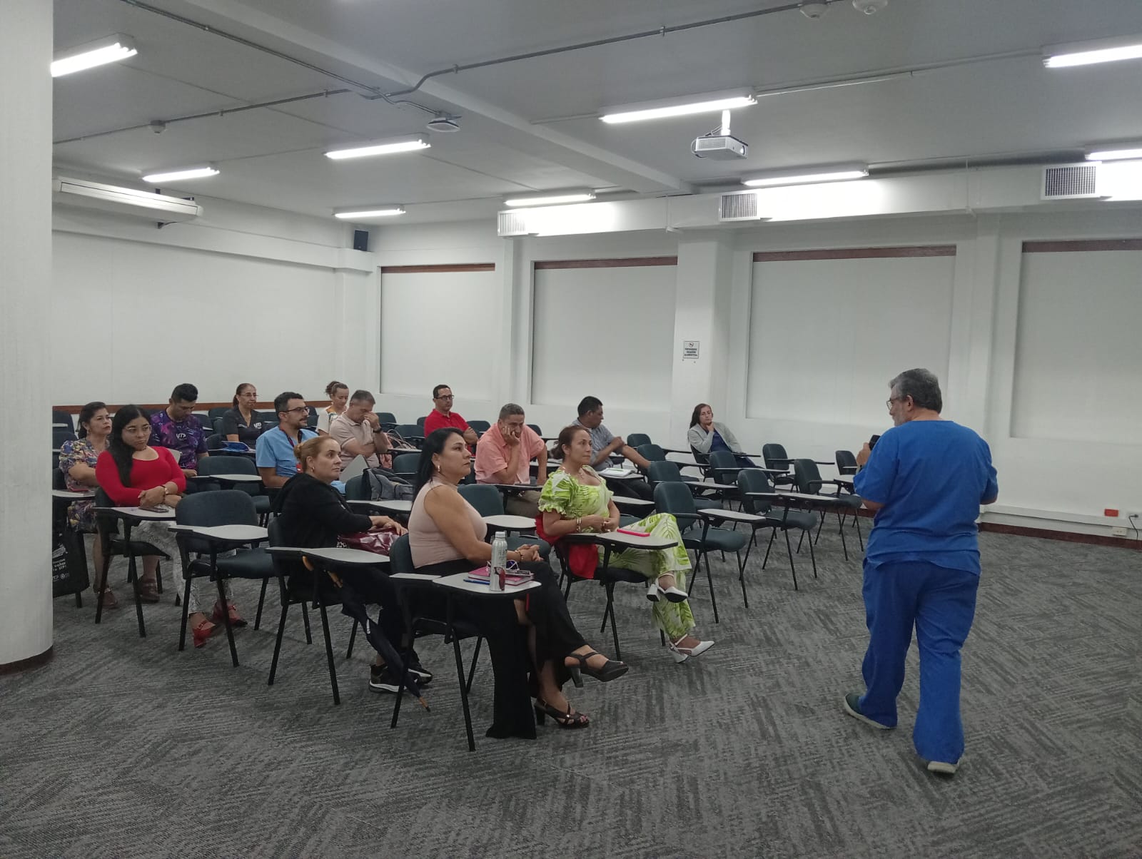 La Universidad Tecnológica de Pereira, a través del área de Talento Humano y Medicina Laboral de la Vicerrectoría Administrativa y Financiera, desarrolló un proceso de tamizaje orientado a la detección temprana de problemas de sueño en su comunidad universitaria. La iniciativa nació tras los resultados de la batería de funcionamiento psicosocial, aplicada a 1.100 personas, donde se identificó que alrededor de 60 presentaban síntomas relacionados con el ronquido y posibles trastornos de sueño.