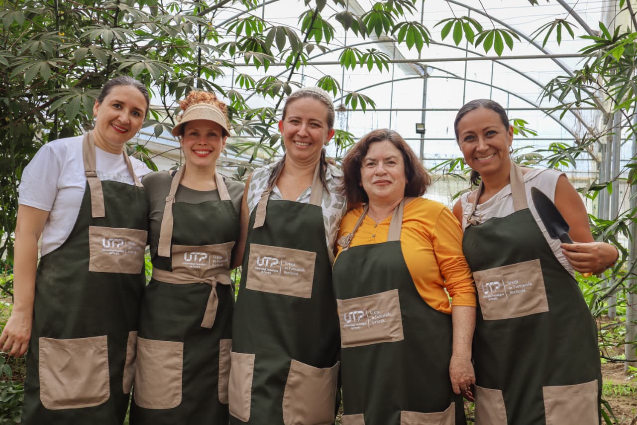 La UTP cultiva bienestar: docentes y administrativos participan en el Taller de Huertas Caseras y Urbanas