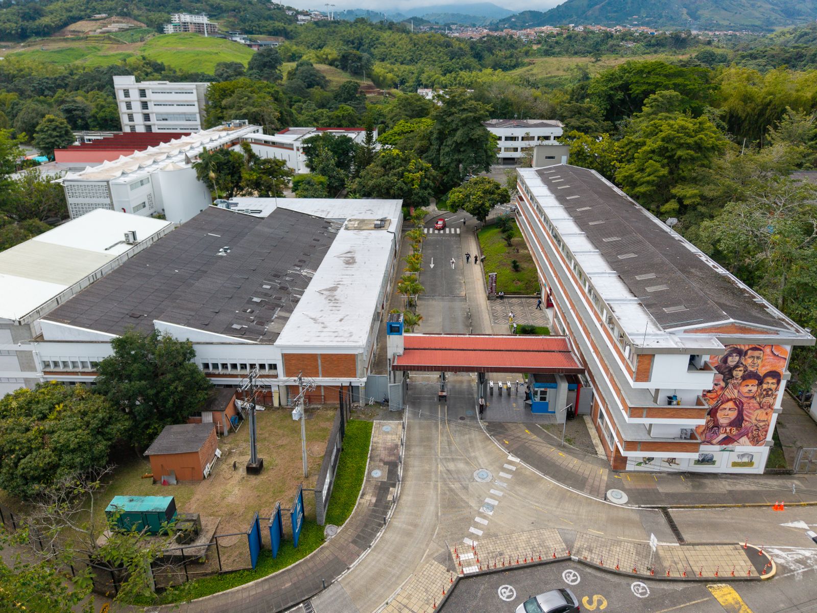 Se presenta el siguiente artículo que hace referencia a las mejores instituciones de educación superior del país, publicado y difundido por el medio de comunicación nacional RCN. La calidad de la educación superior en Colombia ha sido un tema de constante análisis y debate, con rankings nacionales e internacionales que buscan medir el desempeño de las instituciones académicas.