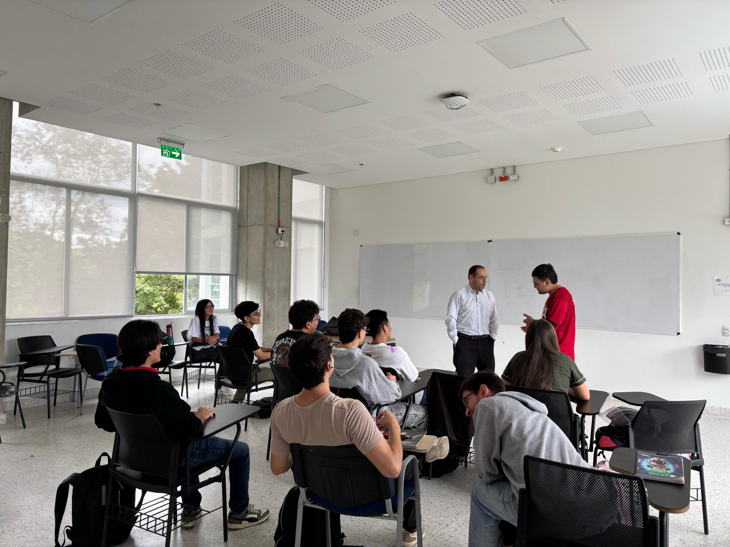 La Universidad Tecnológica de Pereira avanza en su compromiso con la calidad académica y la mejora continua a través de herramientas de participación activa para su comunidad estudiantil. Una de las más importantes es la heteroevaluación docente, un proceso clave dentro del sistema institucional de evaluación, que permite a los estudiantes compartir sus percepciones sobre el desempeño de los profesores a lo largo del semestre.