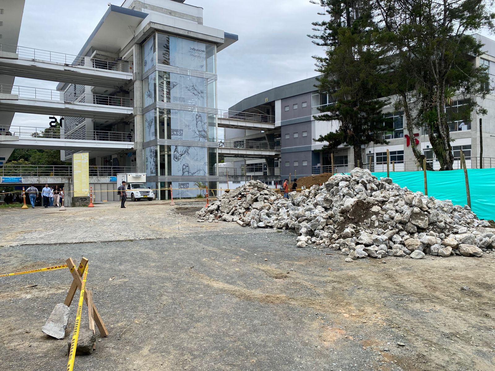  Se informa a la comunidad de la Universidad Tecnológica de Pereira, que como parte de las obras de construcción del Edificio 15B, que se adelanta en el sector conocido como Bloque L, este domingo 17 de noviembre, se tiene programado un corte del servicio de agua a partir de las 8:00 de la mañana.