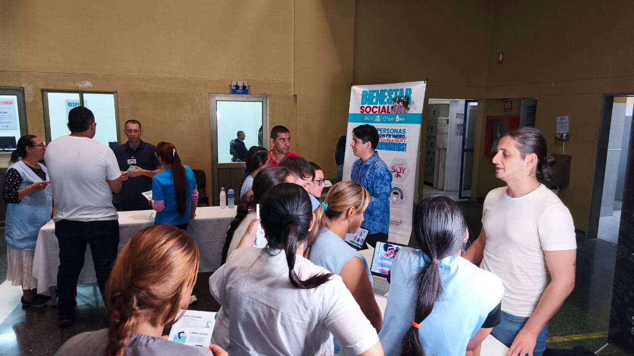 Con el objetivo de fortalecer los vínculos universidad-empresa y promover el acceso a herramientas tecnológicas de alto impacto, la Universidad Tecnológica de Pereira, a través de su representación de egresados en cabeza de Paula Villa y en colaboración con la Facultad de Ingenierías desde el programa de Ingeniería Electrónica, realizó una visita estratégica a la empresa Co&Tex S.A.