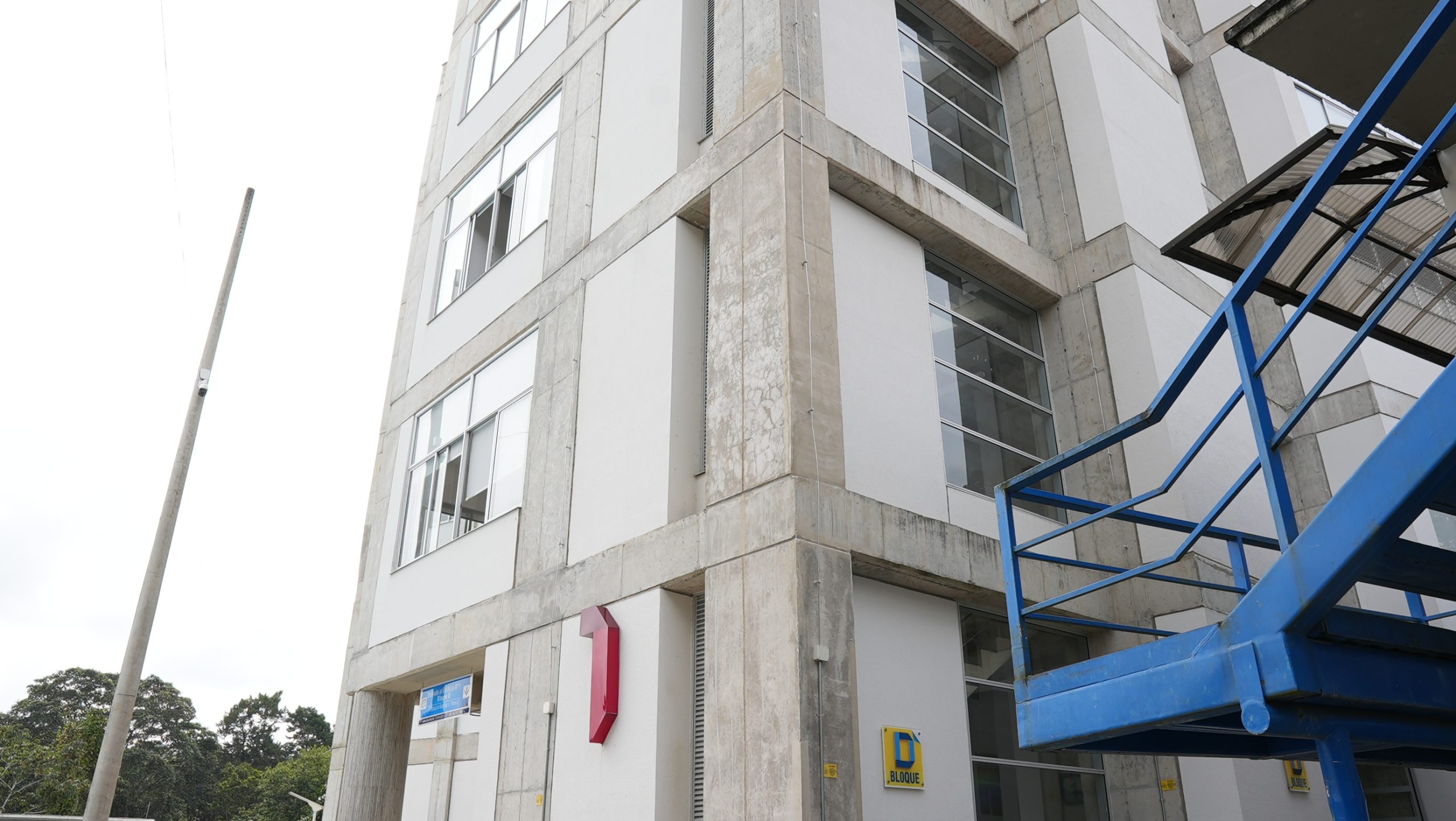 La Facultad de Ingeniería abrió el proceso de matrículas extemporáneas para los programas de Ingeniería Física e Ingeniería Electrónica, ofreciendo una oportunidad adicional a quienes buscan iniciar su formación profesional en campos clave del conocimiento científico y tecnológico. Las inscripciones estarán disponibles hasta el 22 de julio, según confirmaron los directores de ambos programas.