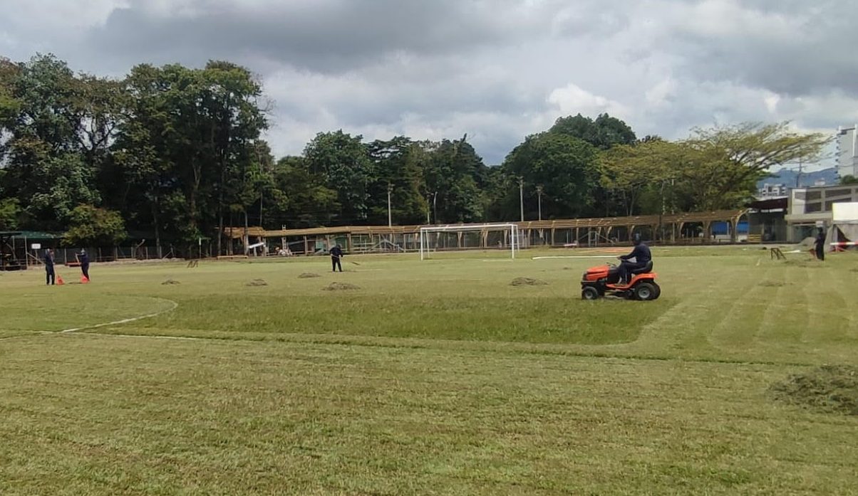 PODA Y GUADAÑADO CAMPO DE FÚTBOL EN GRAMA NATURAL Y RECOLECCIÓN DE LODOS DE LA PTAR PRINCIPAL